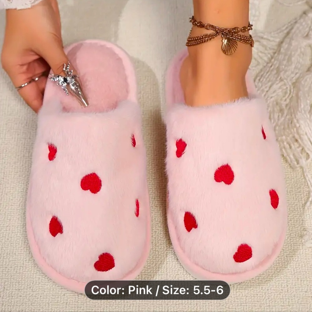 NIP Cozy & Cute Heart Pattern Plush Winter Slippers for Women.